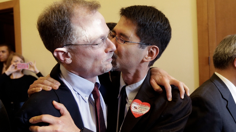 Illustration for article titled Emotional and Poignant Images From Today's DOMA & Prop 8 Celebrations